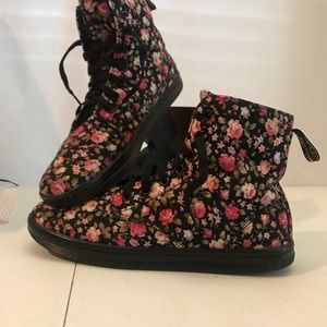 Doc marten size 9 floral canvas Hackney shoes